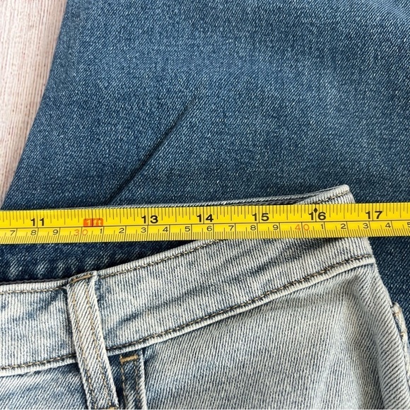 Hollister Ultra High Rise Vintage Straight Jeans 13R - Picture 2 of 8